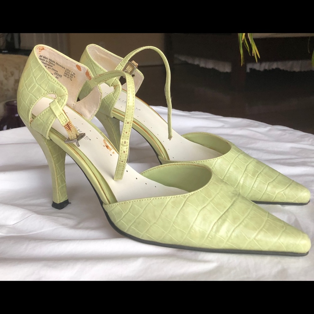 Shoes - Picture 3 of 5
